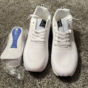 MUSABELLA Tennis shoe brand new